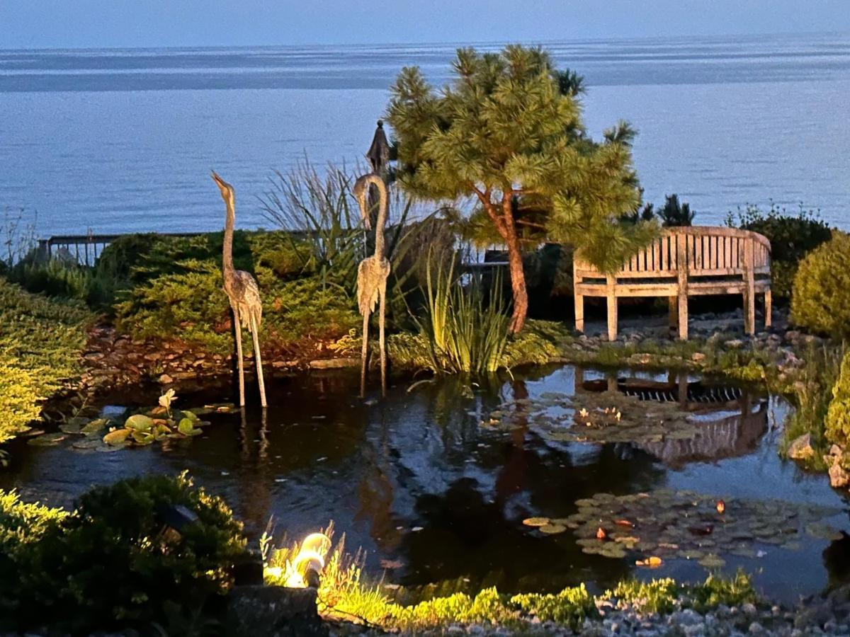 The Wind In The Willows - Luxury Lakefront Oasis Bed & Breakfast Cobourg Eksteriør bilde